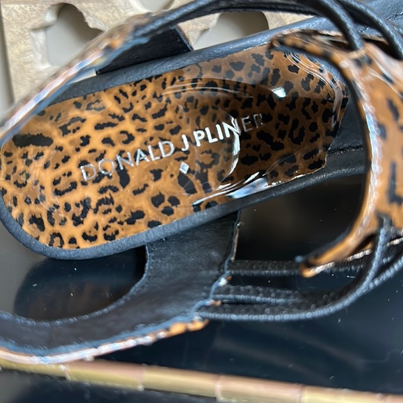 NEW! DONALD J PLINER LEOPARD WEDGE SANDALS - Picture 6 of 10